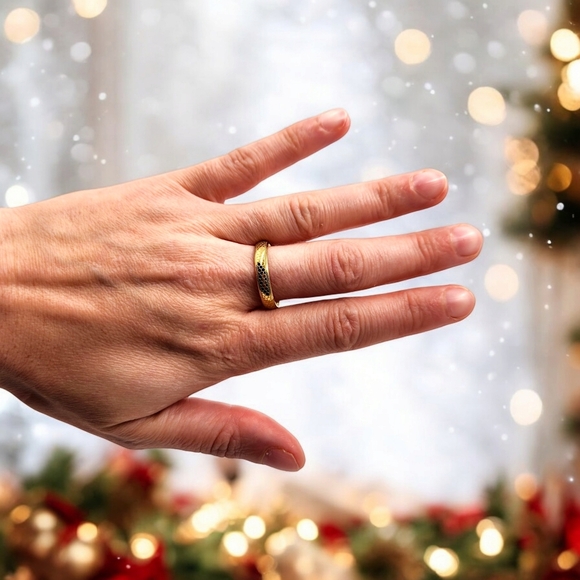 Gold Stainless Steel band Ring , size 8 - Picture 4 of 5